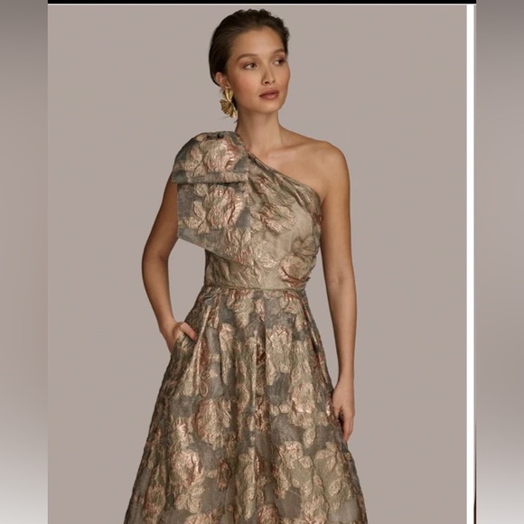 Donna Karan Metallic Floral One-Shoulder Gown - Picture 4 of 9